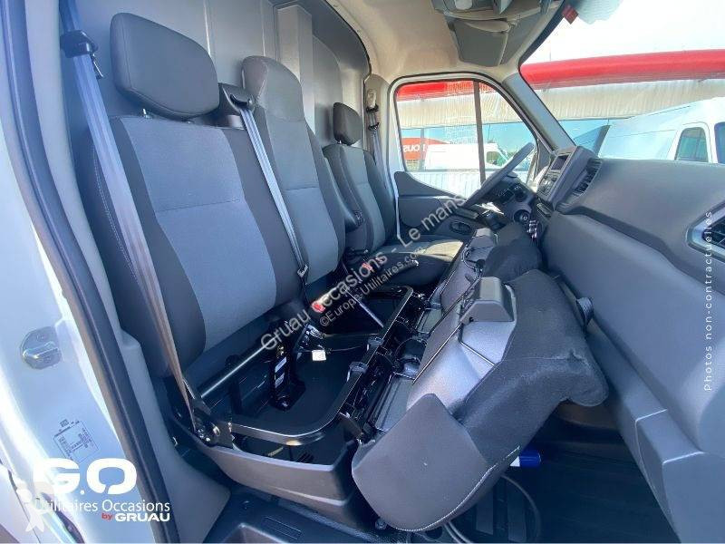 Véhicule utilitaire Nissan