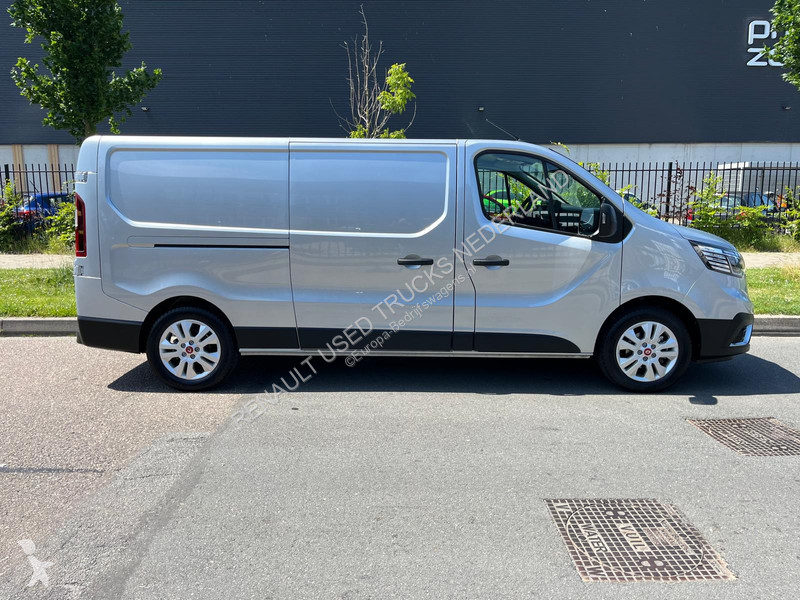 Furgoneta Renault E-Tech Red L2 H1, Airco, Nav,...