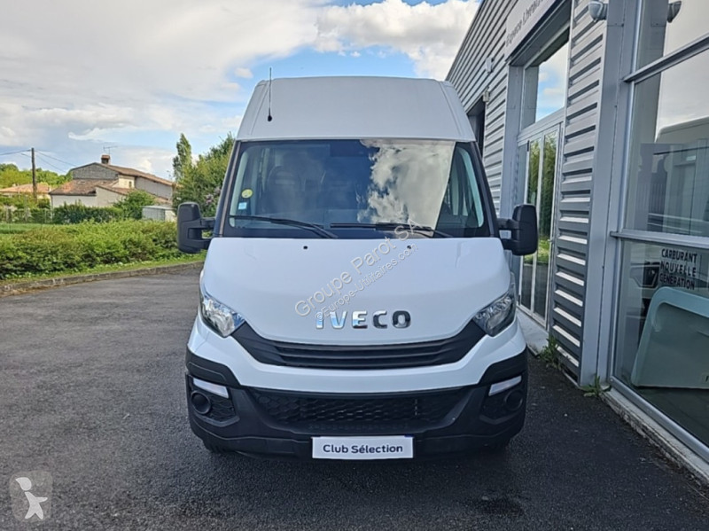 Véhicule utilitaire Iveco 35S14 V13 7 places