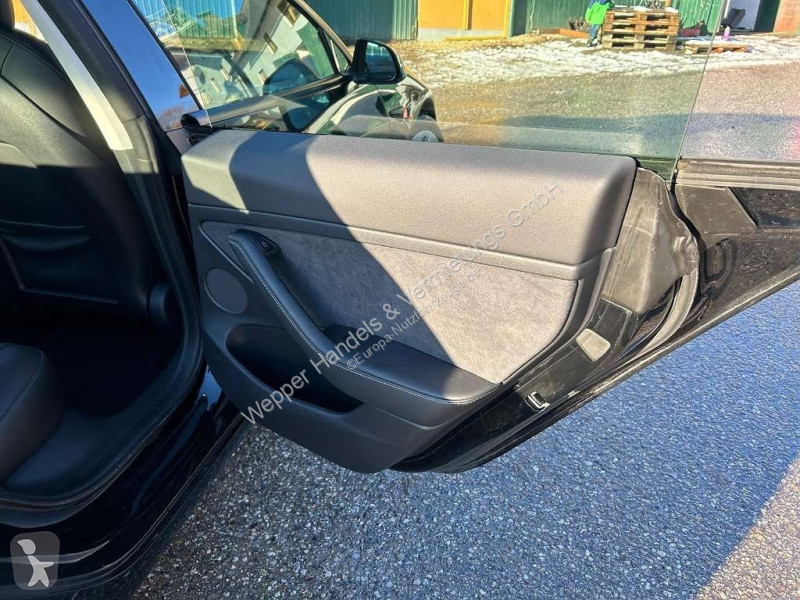 Autoutilitară Tesla