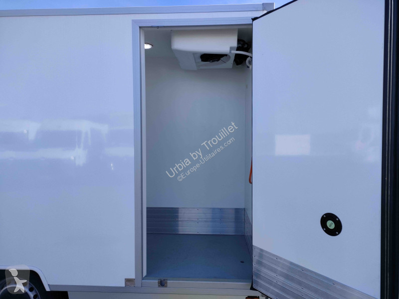 Véhicule utilitaire Renault FRIGO 12M3 145 CV...