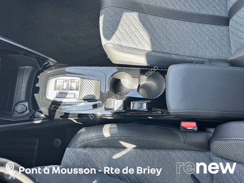 عربة نفعية Peugeot 2008 Hybrid 145 e-DCS6