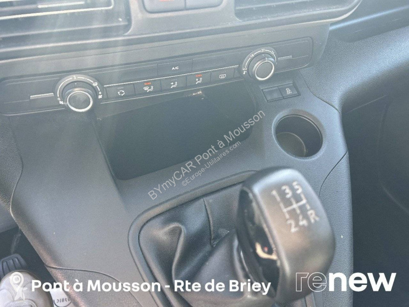 Autoutilitară Peugeot Rifter Standard BlueHDi...