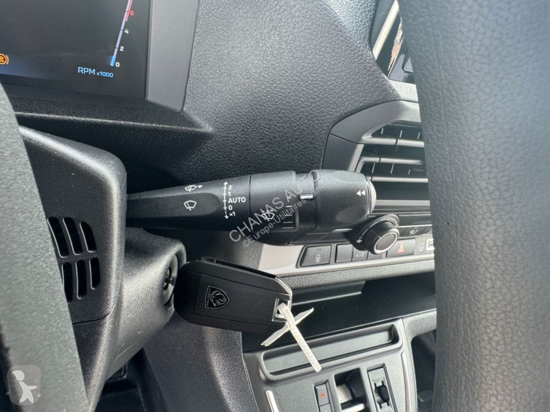 Véhicule utilitaire Peugeot M 2.0 BLUEHDI 145...
