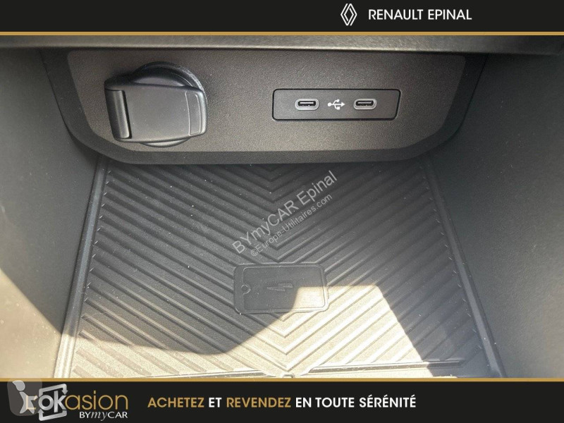 Veicolo commerciale Dacia Duster Hybrid 140