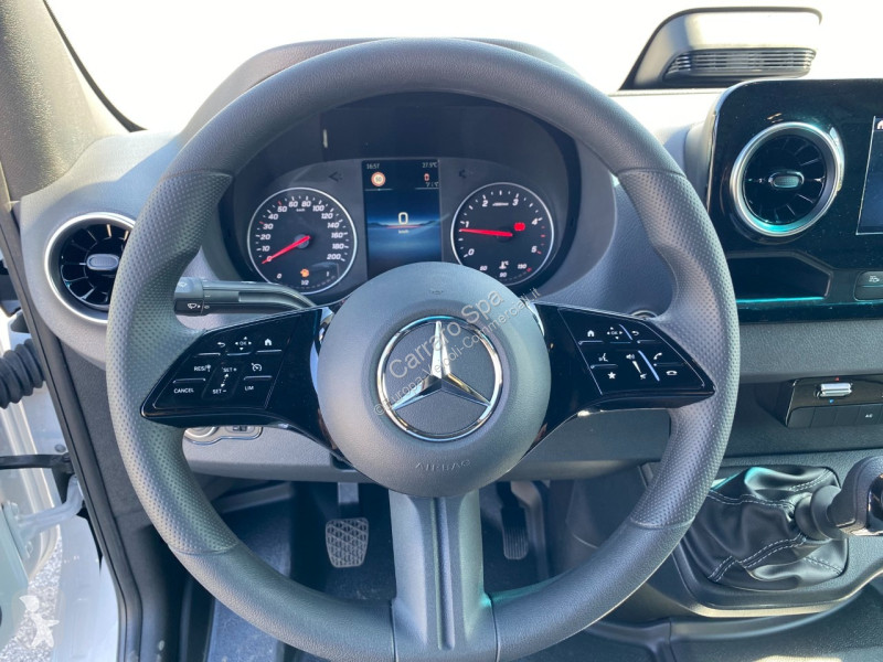 Autoutilitară Mercedes Furgone Traz. Post