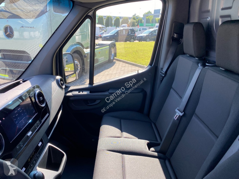 Autoutilitară Mercedes Furgone Traz. Post