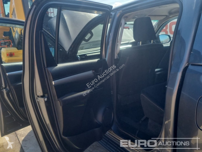 Véhicule utilitaire Toyota Hilux Invincible X