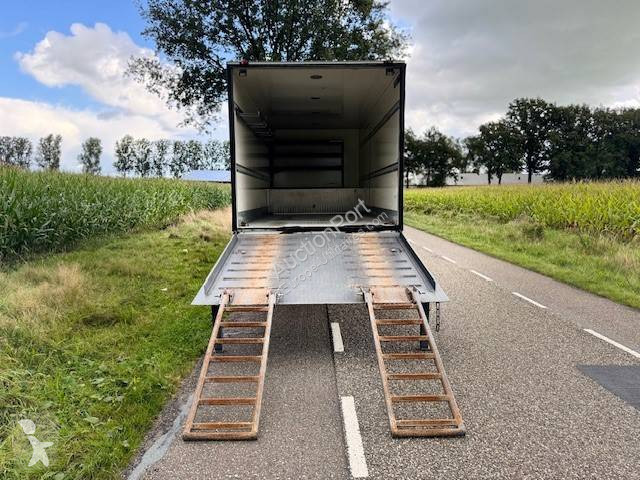 Véhicule utilitaire Volvo 280