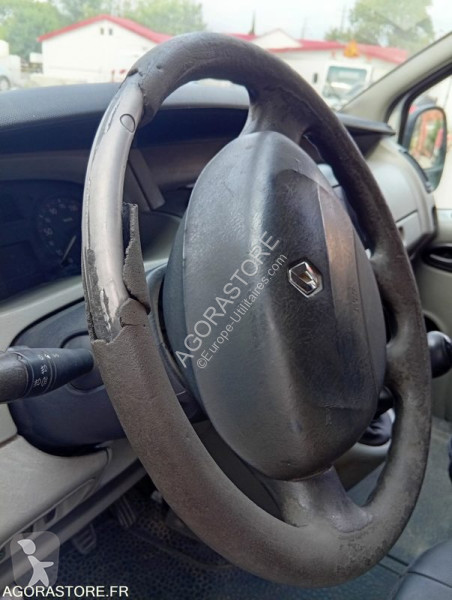Véhicule utilitaire Renault TRAFIC