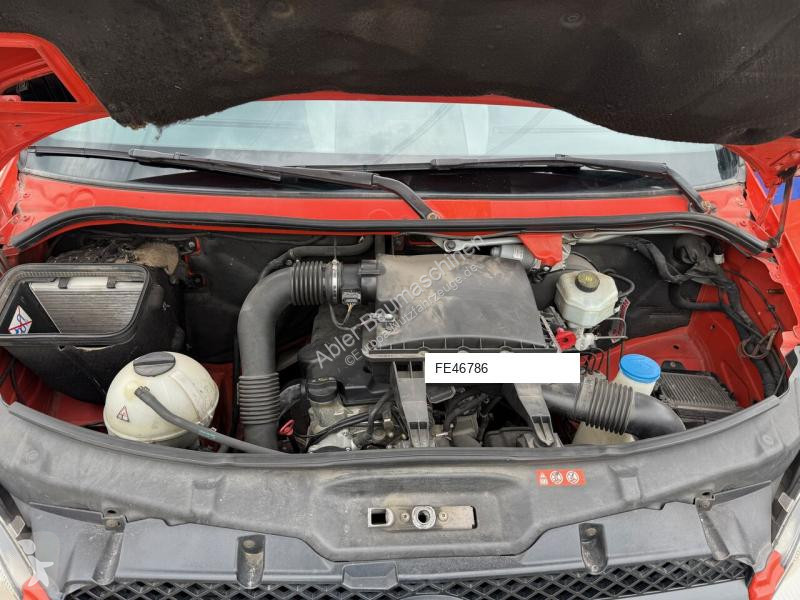 Véhicule utilitaire Mercedes 211 Kombi AHK