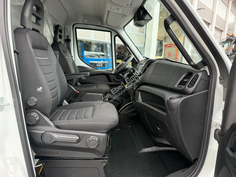 Véhicule utilitaire Iveco 35S14...