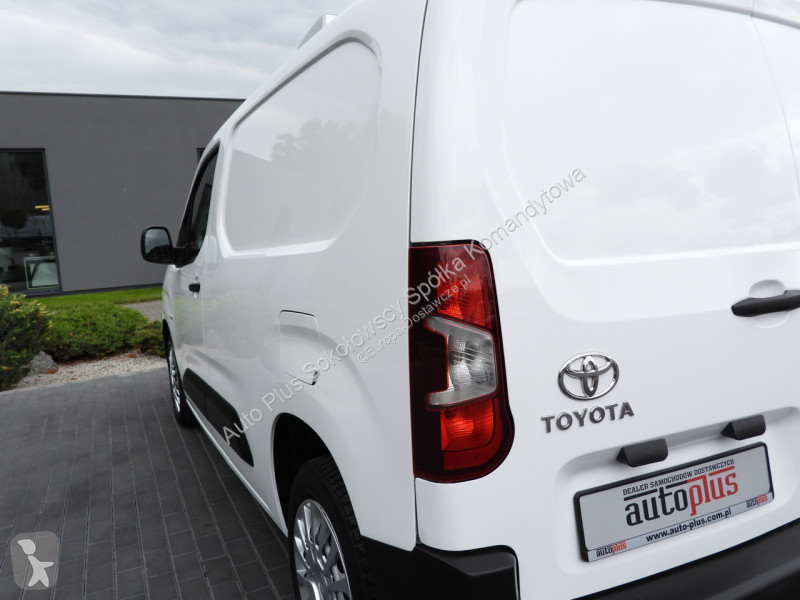 Véhicule utilitaire Toyota CITY