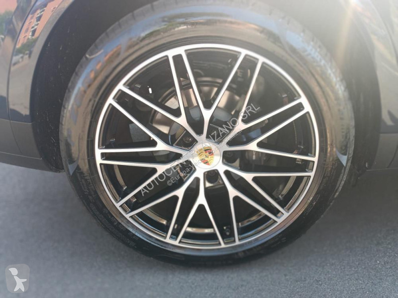 Véhicule utilitaire Porsche