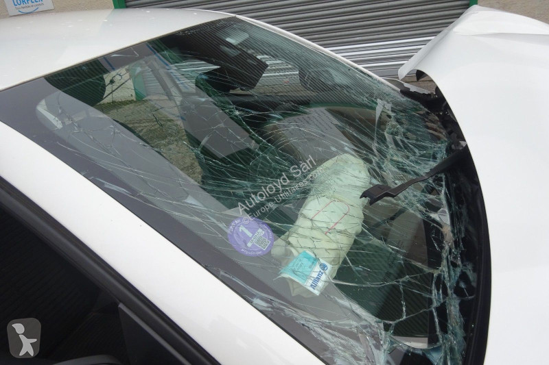 عربة نفعية Peugeot 1,2 PURETECH 100