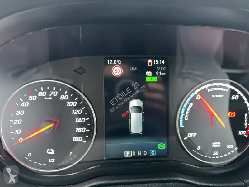 عربة نفعية Mercedes EQT 200