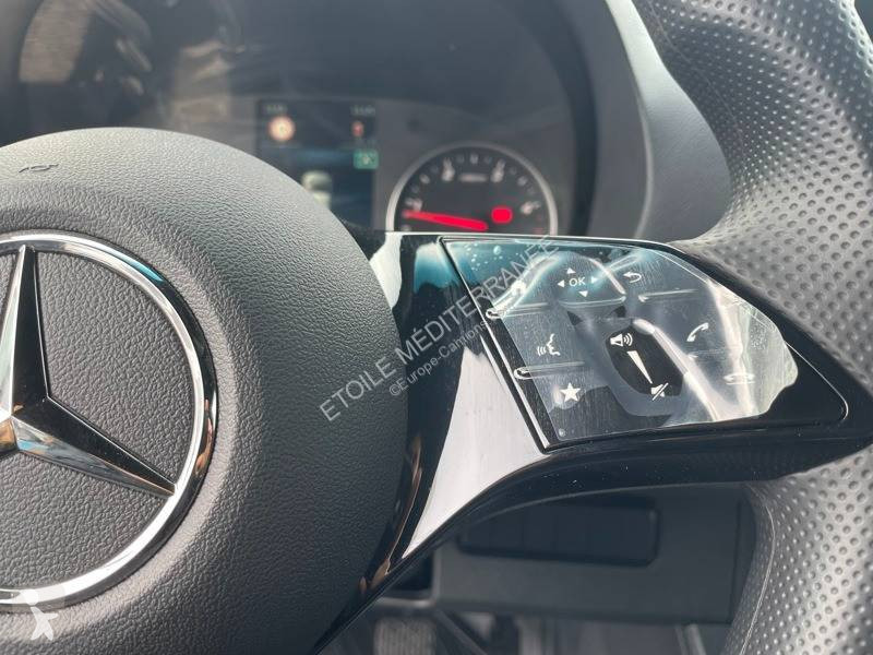 Samochód dostawczy Mercedes