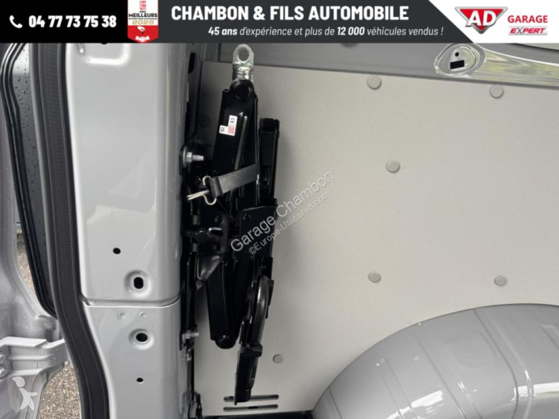 Samochód dostawczy Ford FOURGON 320 L1H1 2.0...