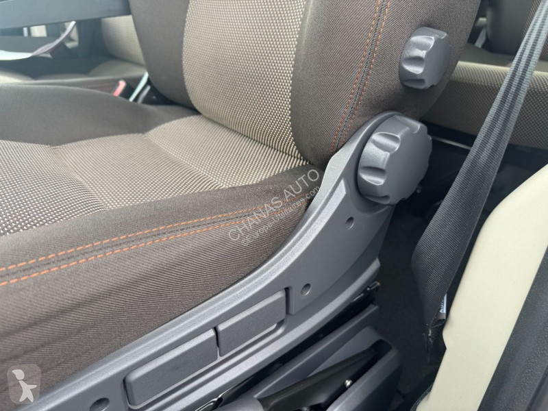 عربة نفعية Peugeot L1H1 2.2 BLUEHDI 140 PREMIUM...
