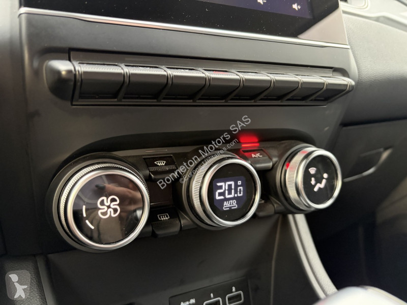 Samochód dostawczy Renault (2) techno E-Tech...