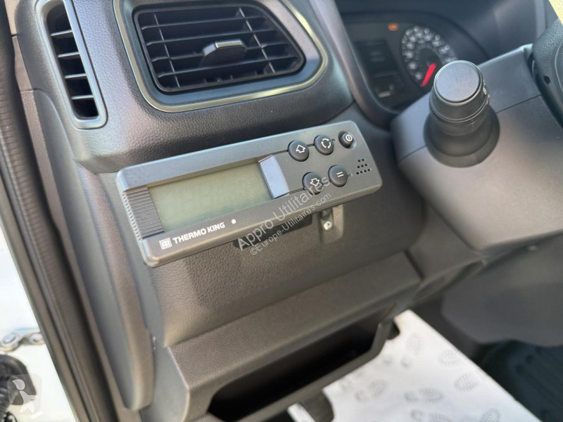 Véhicule utilitaire Renault MASTER F3500 L2H2...