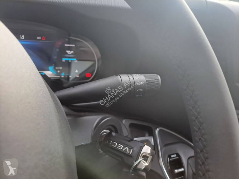 Véhicule utilitaire Iveco 35S18 A8 180CV 3L...