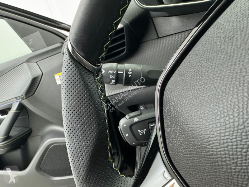 Véhicule utilitaire Peugeot 1.2 Hybrid 145 GT...