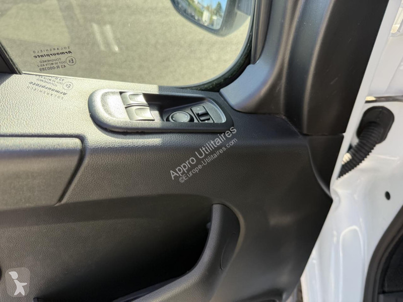 Véhicule utilitaire Renault MASTER Grand...