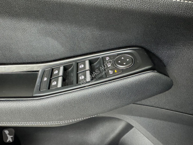 Véhicule utilitaire Renault 1.2 E-Tech 200 HEV...