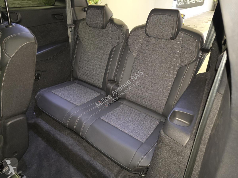 عربة نفعية Peugeot 5008 1.2i Hybrid -136 - BV...
