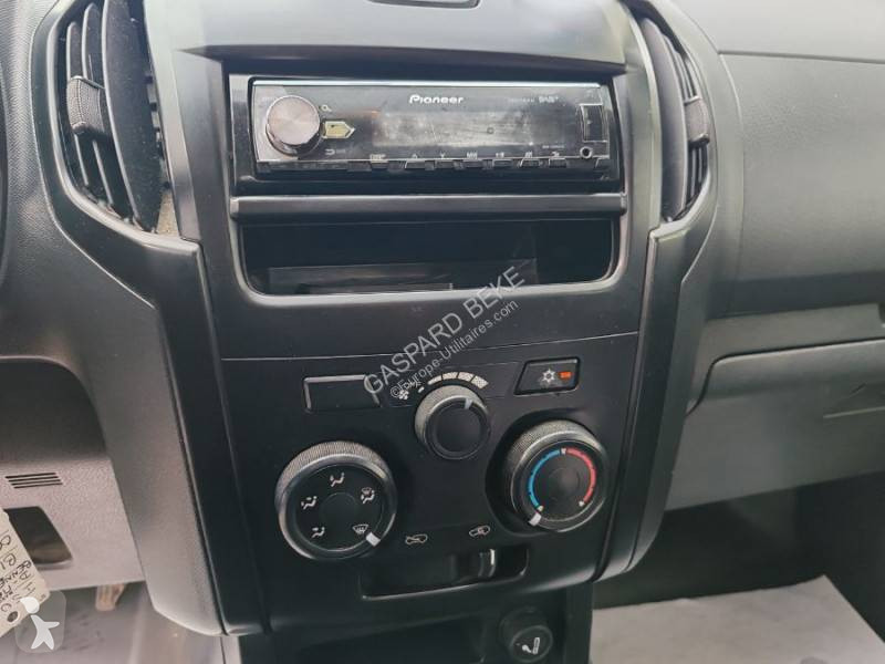 Samochód dostawczy Isuzu