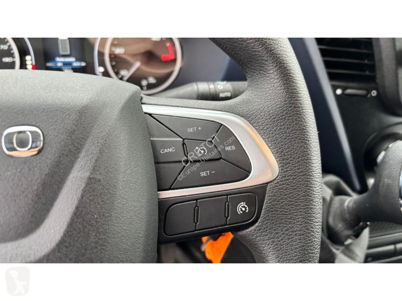 Véhicule utilitaire Iveco DAILY 35-180 3L...
