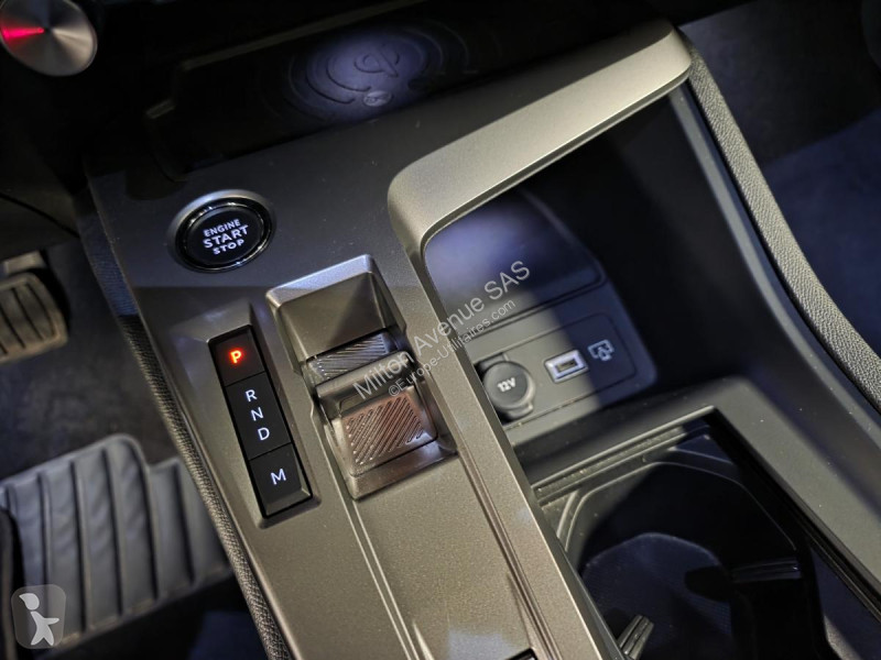 Véhicule utilitaire Peugeot 408 1.2i Hybrid...
