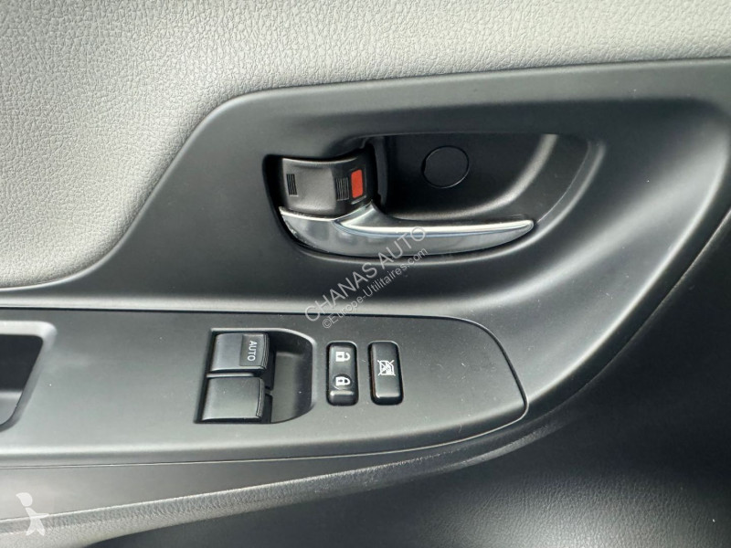 عربة نفعية Toyota Hybride 100h France Business