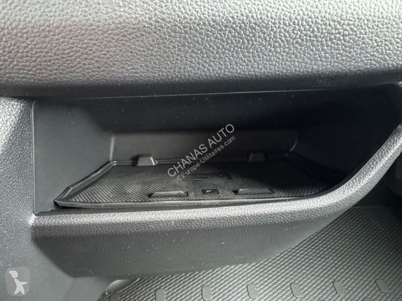عربة نفعية Renault L2 Blue dCi 150 RED EDITION...
