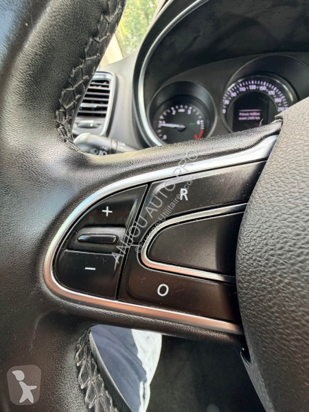 عربة نفعية Renault DCI 120ch LIFE