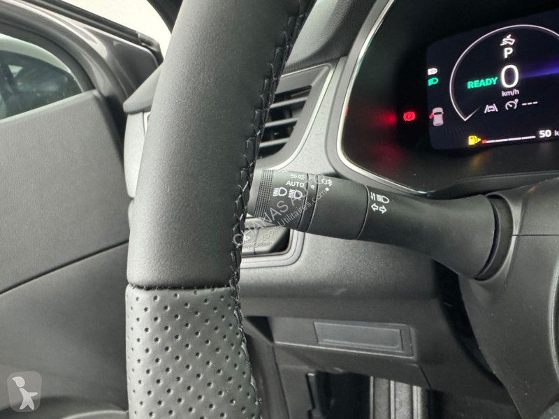 Véhicule utilitaire Renault E-Tech full hybrid...