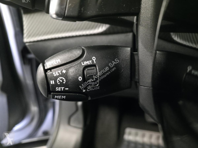 Peugeot 2008 1.2i Hybrid - 136 - BV e-DCS6  II...