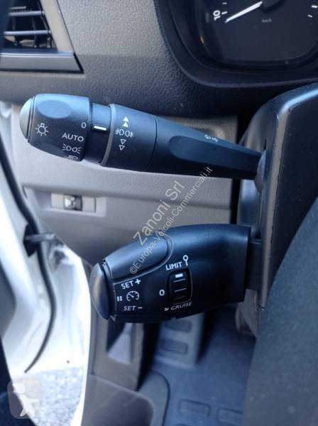 عربة نفعية Toyota