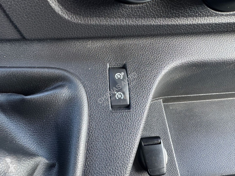 Лекотоварен автомобил Renault L2H2 2.3 dCi 145...