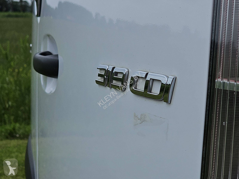Лекотоварен автомобил Mercedes 319 L2H1 V6 LED...