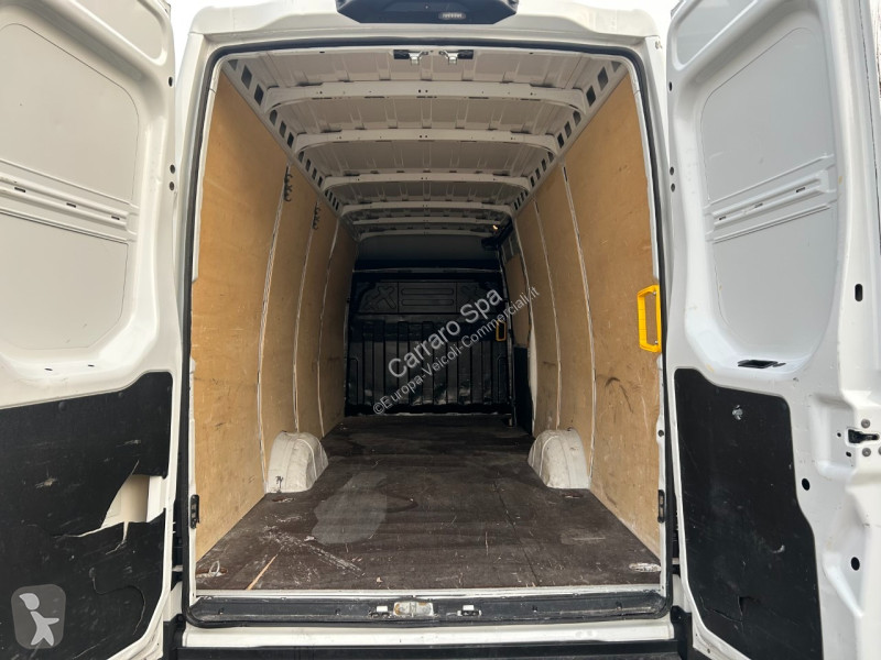 Furgoneta Iveco V