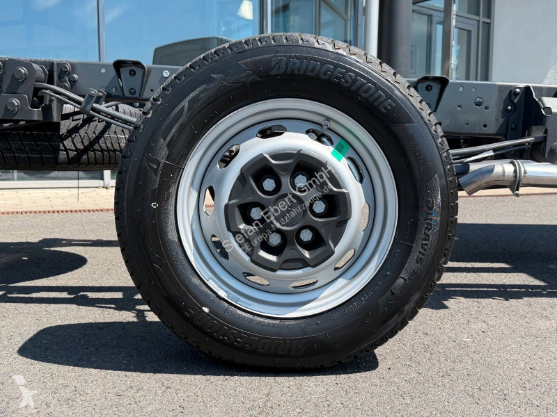 Véhicule utilitaire Iveco 35S16 HA8...