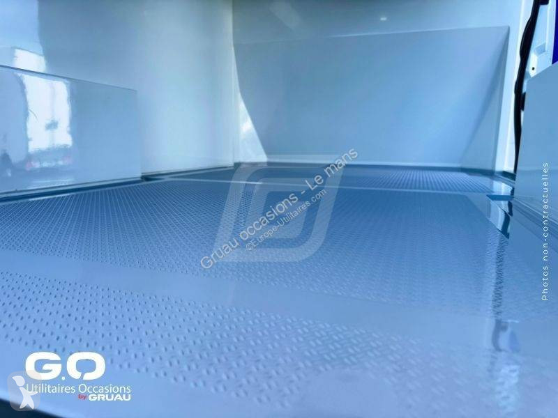 Véhicule utilitaire Nissan