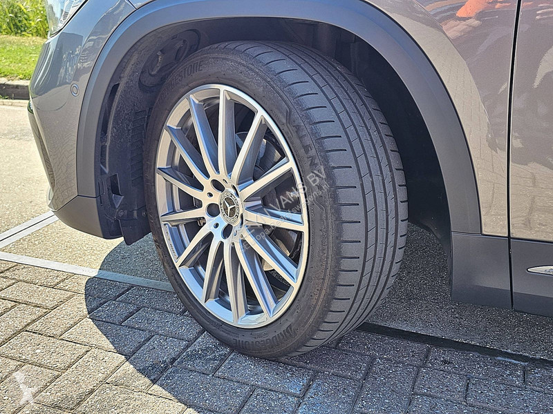 عربة نفعية Mercedes 4Matic AMG Line GLA