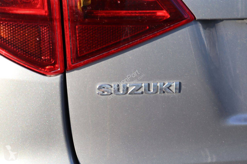 Samochód dostawczy Suzuki