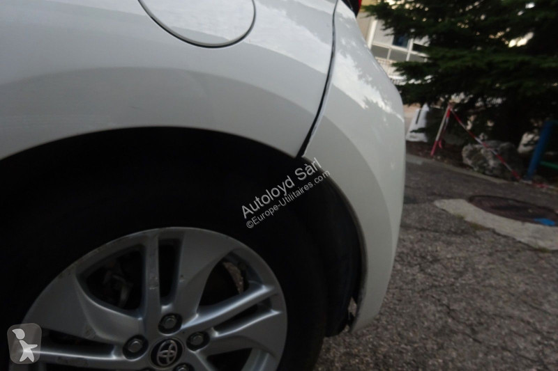 Furgoneta Toyota YARIS 1,5 VVTI HYBRID 92 BVA
