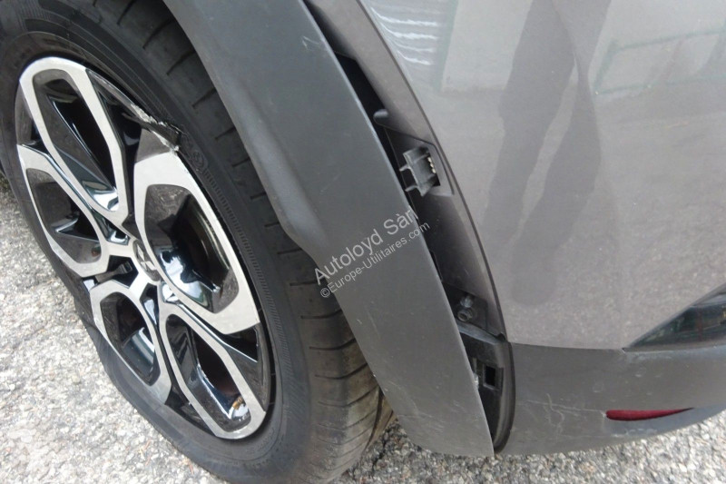 Véhicule utilitaire Mitsubishi 1,6 HYBRID 143 BVA