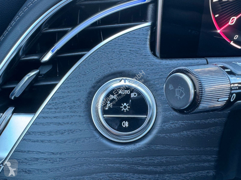 Mercedes E...