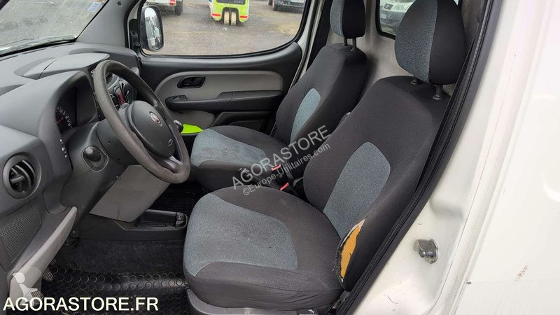 Véhicule utilitaire Fiat DOBLO